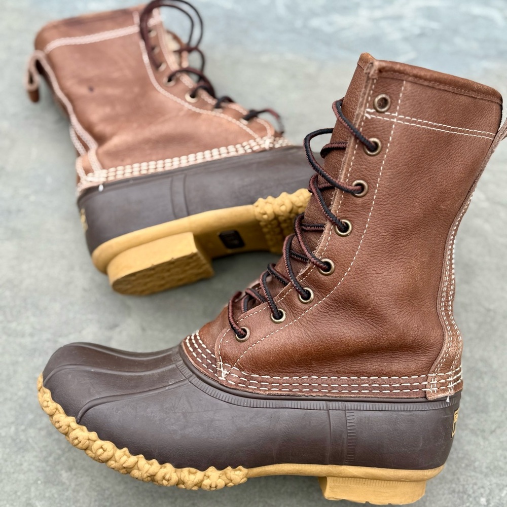 L.L. Bean Brown Leather Lace-Up Duck Boots with Shearling Lined interior size 6